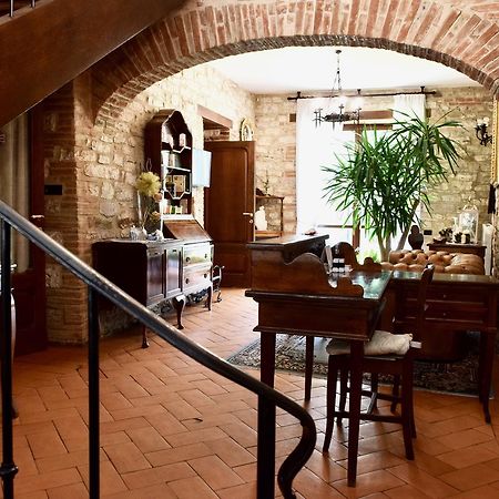Bed and Breakfast Residenza Le Logge à Gubbio Extérieur photo