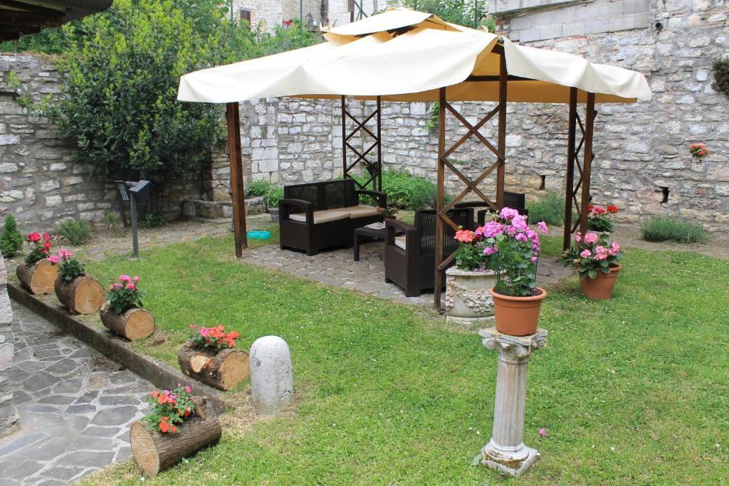 Bed and Breakfast Residenza Le Logge à Gubbio Extérieur photo