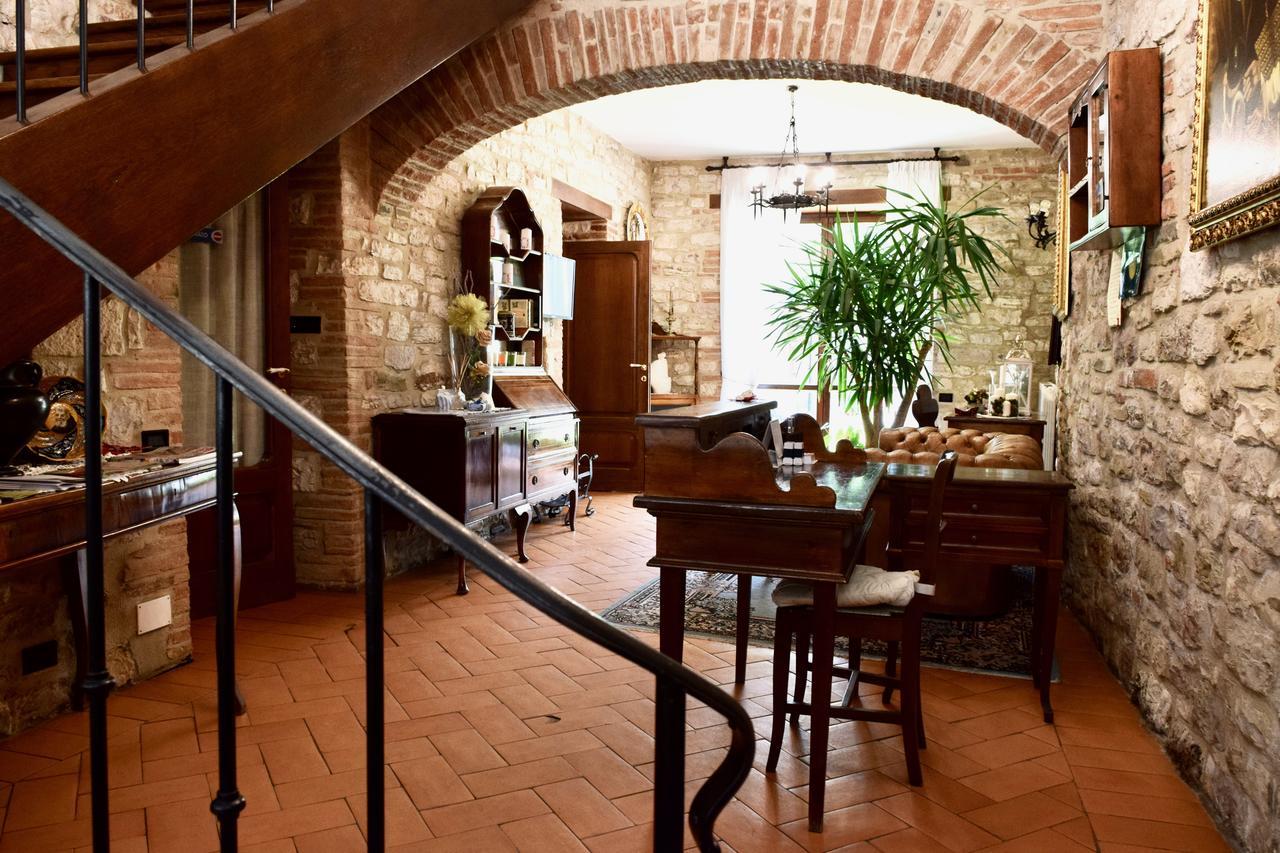 Bed and Breakfast Residenza Le Logge à Gubbio Extérieur photo